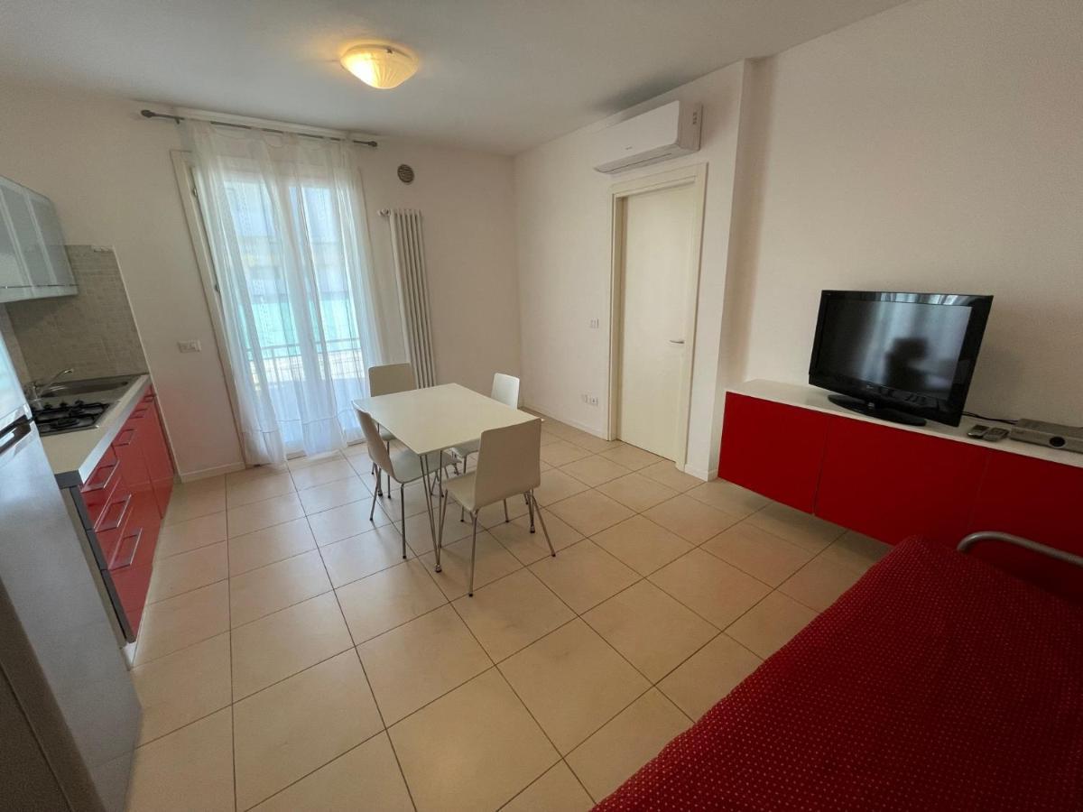 Residence Al Mare - Agenzia Cocal Каорле Экстерьер фото