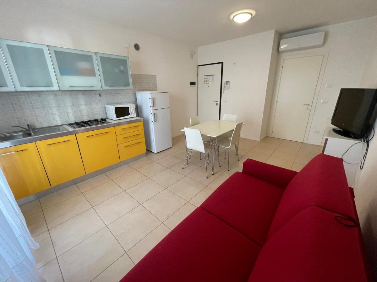 Residence Al Mare - Agenzia Cocal Каорле Экстерьер фото