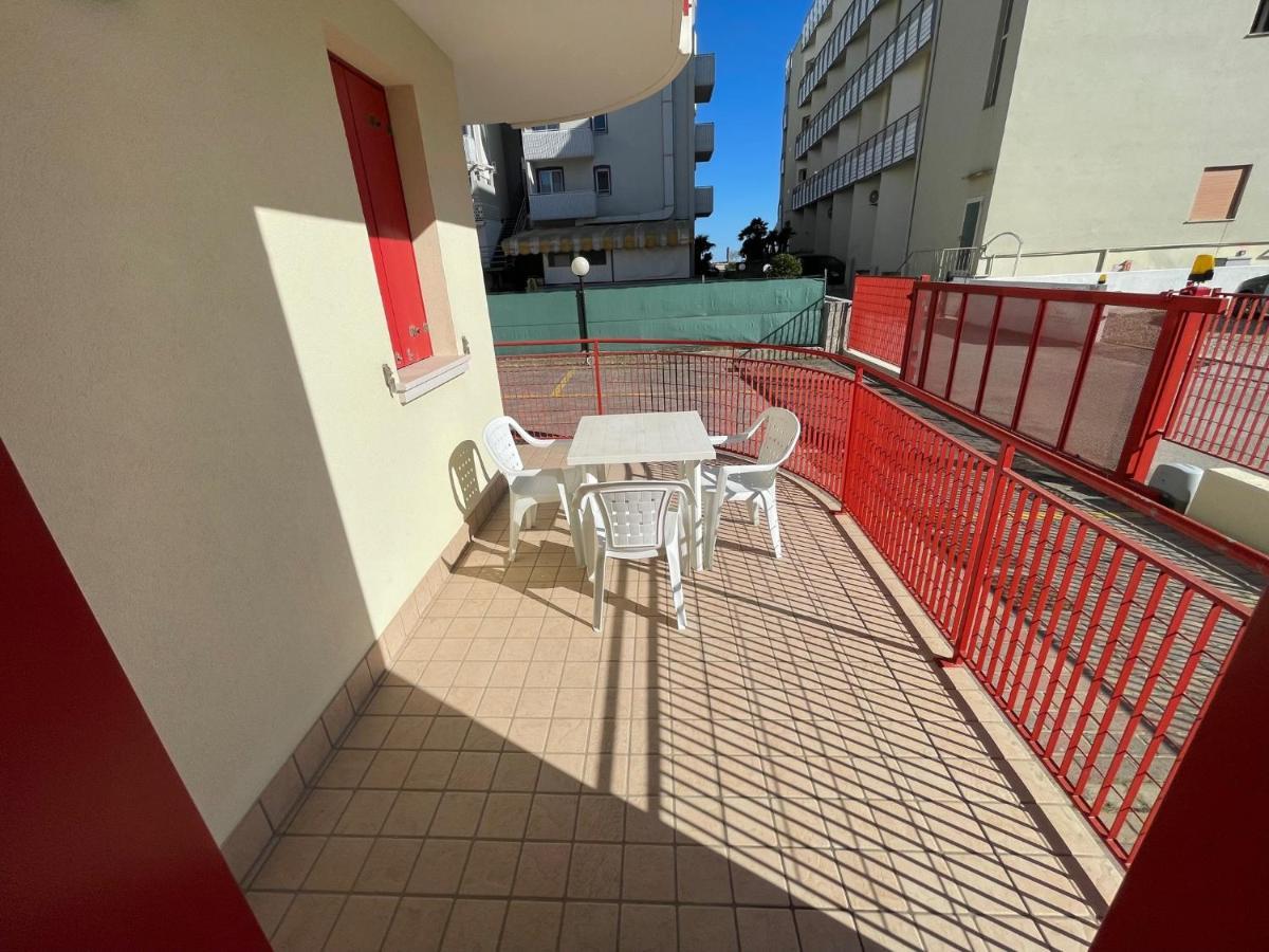 Residence Al Mare - Agenzia Cocal Каорле Экстерьер фото