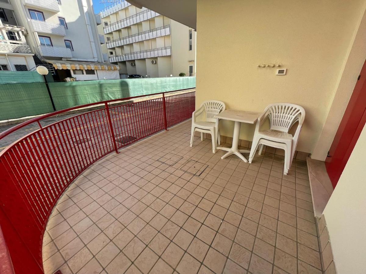 Residence Al Mare - Agenzia Cocal Каорле Экстерьер фото